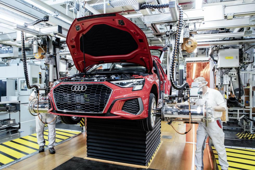 Το νέο Audi A3 αναμένεται να λανσαριστεί στην Ελλάδα το καλοκαίρι.