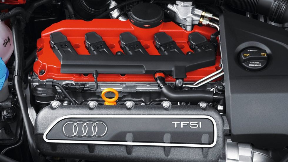 Το επερχόμενο Audi RS3 Sportback θα διατηρήσει το 5κύλινδρο σύνολο TFSI των 2.5 λίτρων που φέρει το υπάρχον μοντέλο. Μόνο που απόδοσή του αναμένεται να ανέβει από τους 340 στους 365 ίππους.