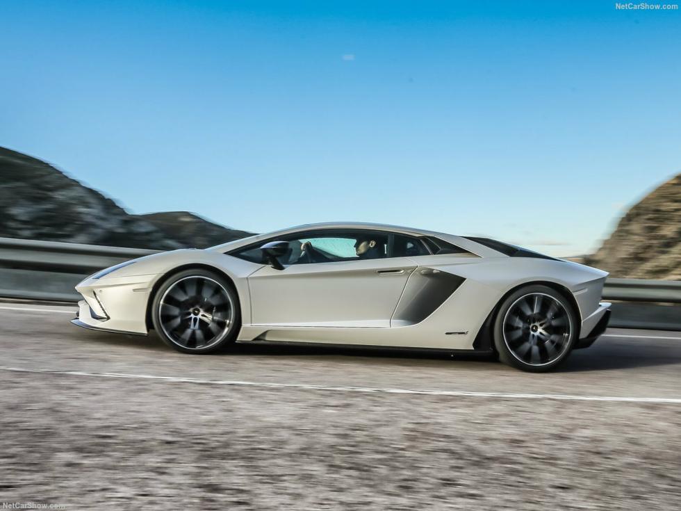 Με V12 και ηλεκτρικό μοτέρ η νέα Lamborghini Aventador