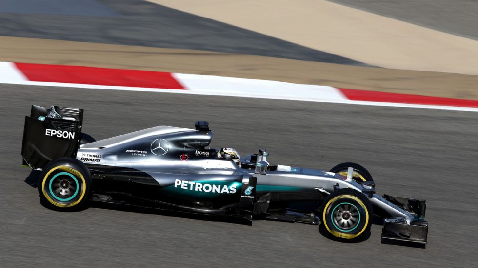 Δύο στα δύο φέτος για τον Lewis Hamilton, ο οποίος παίρνει ξανά την pole position. Να δούμε αν αύριο θα καταφέρει να πάρει και τον αγώνα, ο οποίος ευχόμαστε να μην είναι επικίνδυνα επεισοδιακός όπως α
