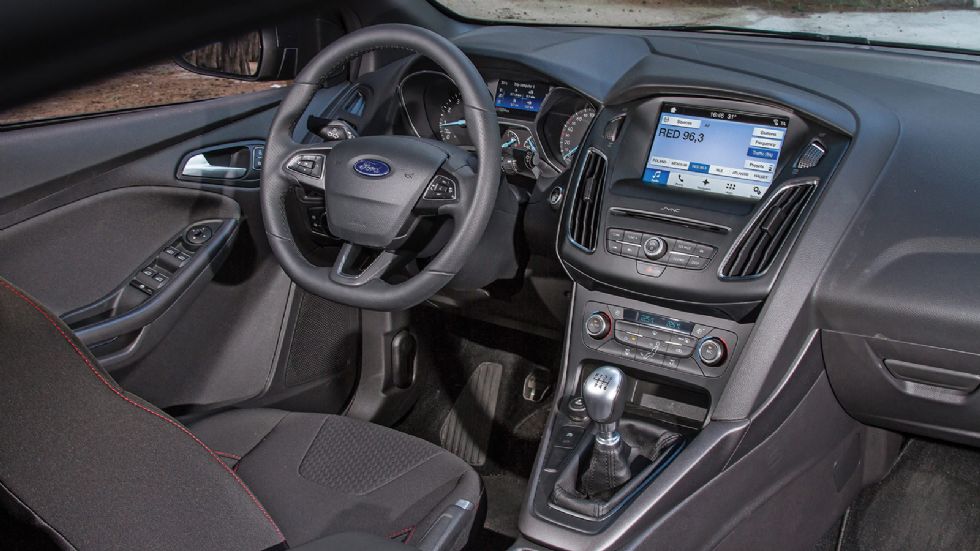 Το Ford Focus είναι ευχάριστο, μοντέρνο και στιβαρό στο εσωτερικό του και σε αυτή την έκδοση. 