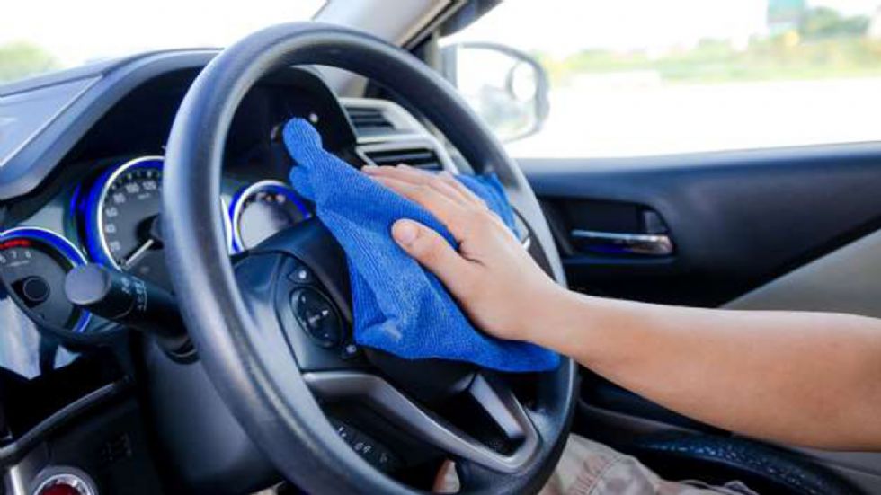 Ξέρεις ποιο είναι το πιο βρώμικο σημείο στο αυτοκίνητό σου; 