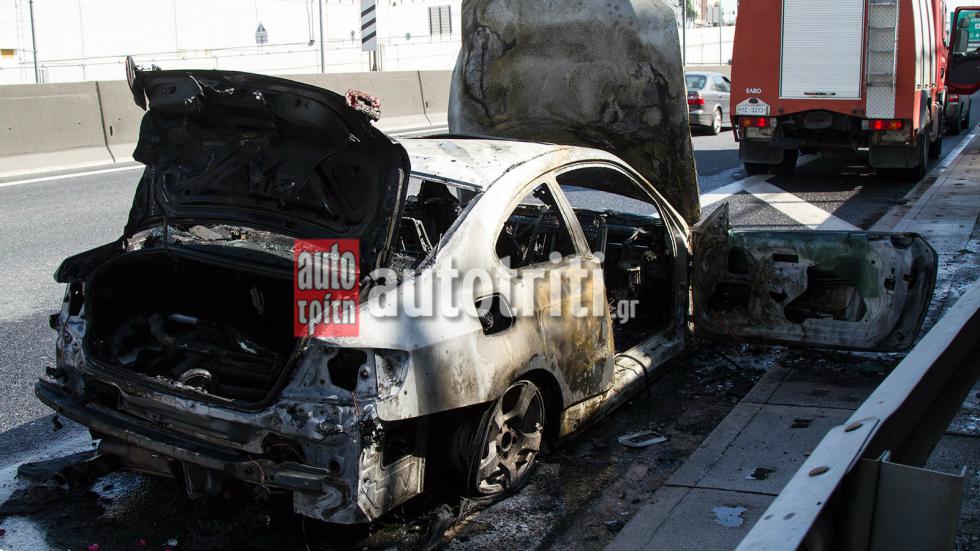 BMW τυλίχθηκε στις φλόγες στην Αττική Οδό (+video)