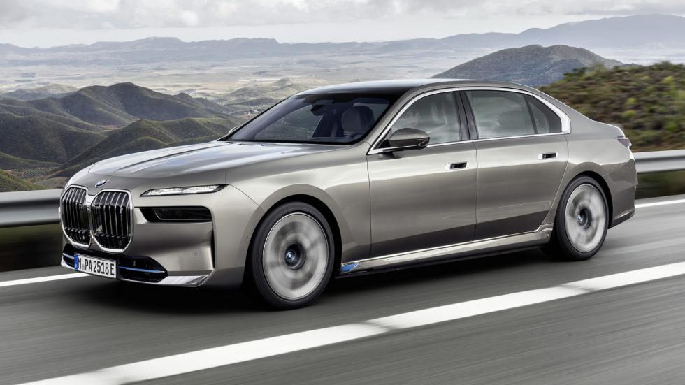 Νέα BMW Σειρά 7: Πλέον και ηλεκτρική και με οθόνη 31,3'' με ανάλυση 8Κ