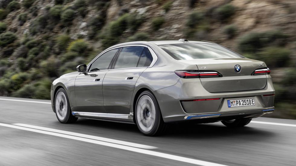 Νέα BMW Σειρά 7: Πλέον και ηλεκτρική και με οθόνη 31,3'' με ανάλυση 8Κ