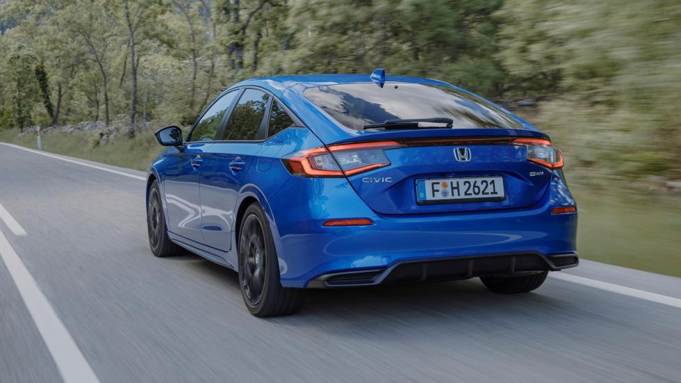 Σύγκριση: Η BMW Σειρά 3 απέναντι στο νέο Honda Civic
