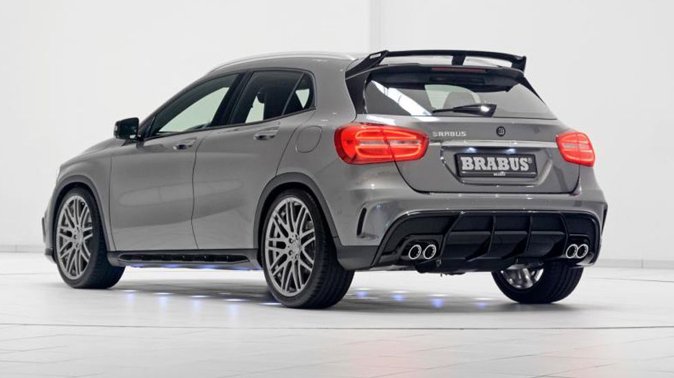 H Mercedes πλάι στη σπορτίφ GLA 45 AMG 4MATIC θα τοποθετήσει τη νέα πιο «extreme» GLA Brabus, με 2λιτρο turbo κινητήρα που για την περίσταση θα αποδίδει 405 ίππους και 500 Nm ροπής. 