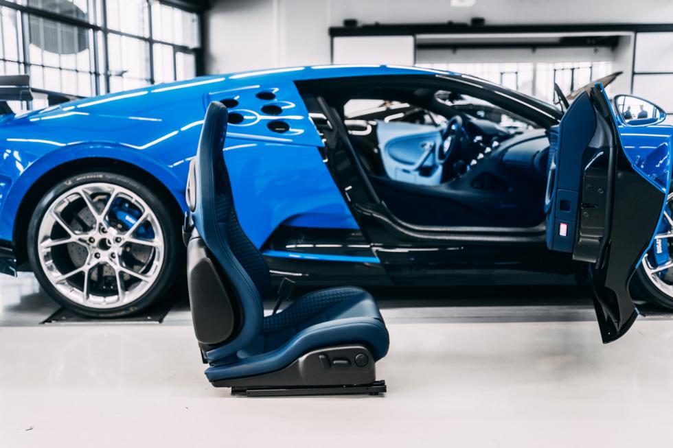Χρειάζονται 4 μήνες για να φτιάξουν την καμπίνα μιας Bugatti Centodieci