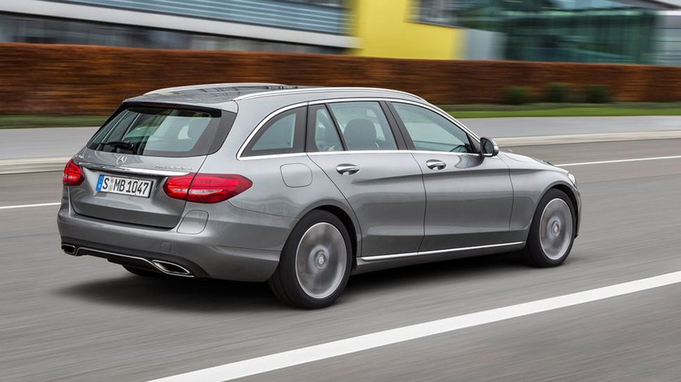 Το σημαντικό βέβαια είναι ότι η C350 Plug-in Hybrid διαθέτει μέση κατανάλωση 2,1 λτ./100 χλμ. Με τις εκπομπές ρύπων να περιορίζονται στα 48 γρ./χλμ.