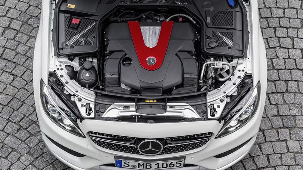 Η C450 AMG Sport φέρει το 3λιτρο V6 twin-turbo σύνολο, το οποίο μετά από μια σειρά αναβαθμίσεων αποδίδει 367 ίππους στις 5.500 σ.α.λ., ενώ η ροπή των 517 Nm είναι διαθέσιμη στις 2.000-4.200 σ.α.λ. 