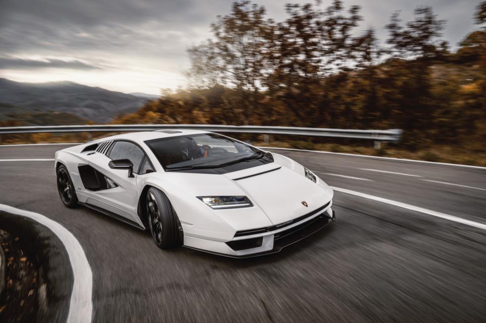 Με εκλεκτή παρέα η πρώτη εξόρμηση της νέας Lamborghini Countach