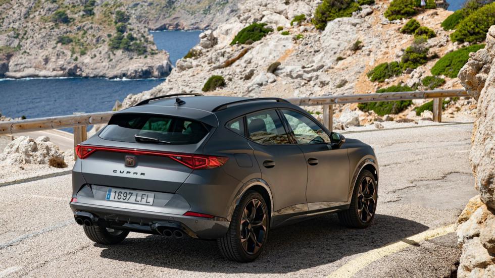 CUPRA Formentor: Σπορτίφ SUV, φουλ έξτρα από τη βασική & ετοιμοπαράδοτο