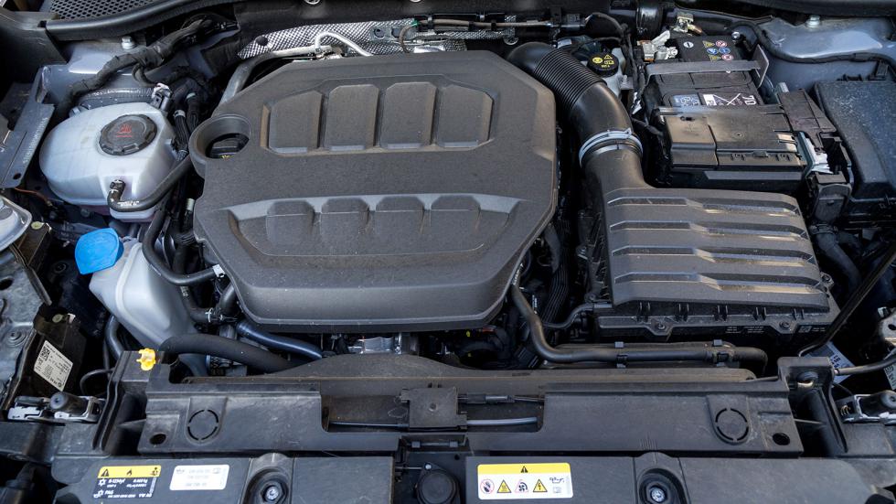 Ο 2λιτρος TFSI κινητήρας του Cupra Formentor VZ αποδίδει 333 ολοζώντανους ίππους και του χαρίζουν εντυπωσιακές επιδόσεις. Εξαιρετική είναι και η επίδοσή του στο φρενάρισμα με 35,2 μ. για το 100-0 χλμ.