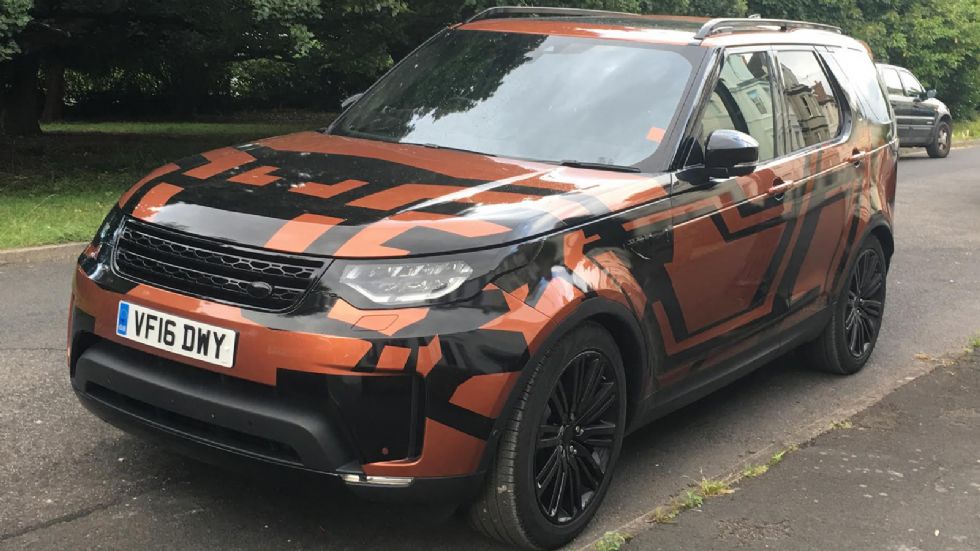 Η επόμενη γενιά του Land Rover Discovery «συνελήφθη» στη Γερμανία, με το ελάχιστο δυνατό καμουφλάζ. Αναμένεται να παρουσιαστεί προς τα τέλη του έτους.