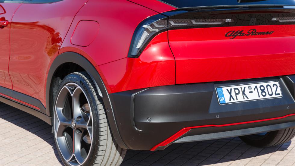 Δοκιμή: Alfa Romeo Junior Veloce | Ηλεκτρική αδρεναλίνη; Και όμως γίνεται! 