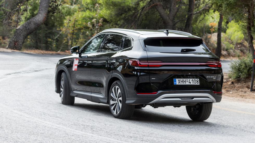 Δοκιμή: BYD Seal plug-in AWD με 324 PS | Καίει και βενζίνη