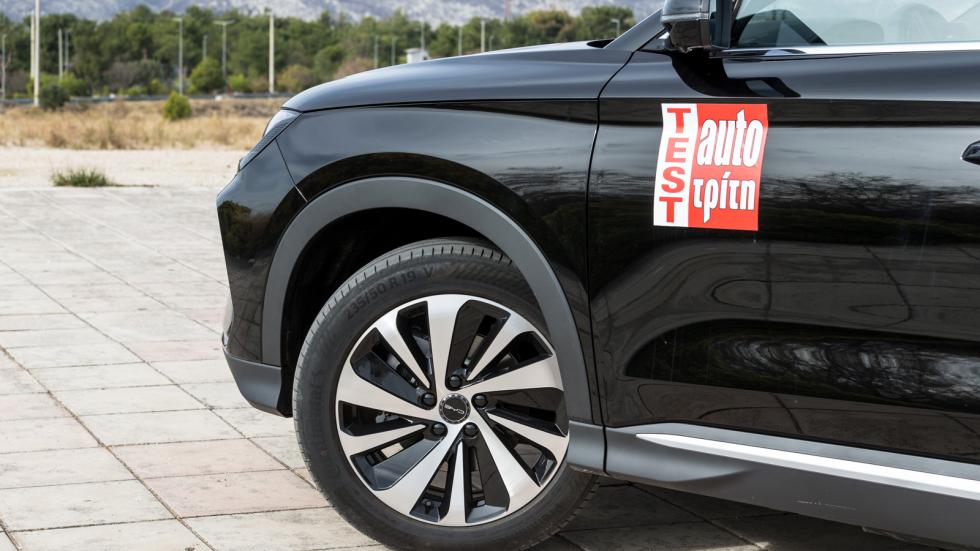 Δοκιμή: BYD Seal plug-in AWD με 324 PS | Καίει και βενζίνη