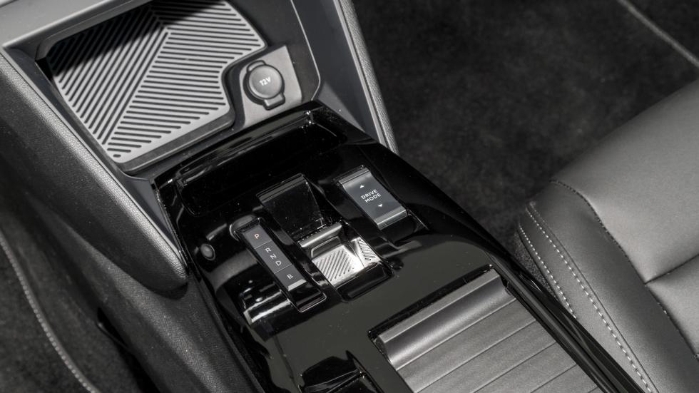 Δοκιμή: Ανανεωμένο Citroen e-C4 με 156 PS