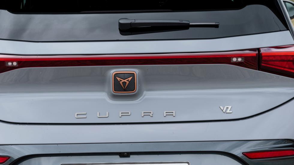 Η αιχμηρή σχεδίαση του Cupra Born ταιριάζει απόλυτα με το hot ταμπεραμέντο της έκδοση VZ με τα 326 άλογα. 