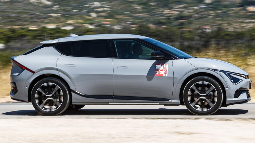H 77,4 kWh μπαταρία ιόντων λιθίου έδωσε τη θέση της σε μία 84 kWh. Σε συνδυασμό με την μειωμένη μέση κατανάλωση ενέργειας (από 19,5 σε 18,1 kWh) λόγω των σχετικών αναβαθμίσεων σε διαχείριση), το Kia Ε