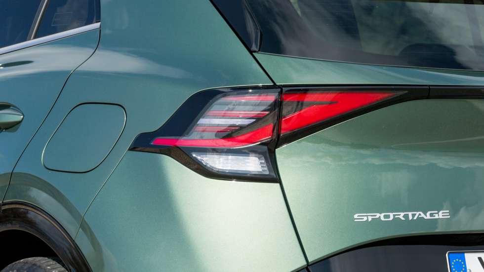 Το Kia Sportage διακρίνεται για τον αιχμηρό του σχεδιασμό όντας ένα από τα cool σχήματα της κατηγορίας των οικογενειακών SUV.