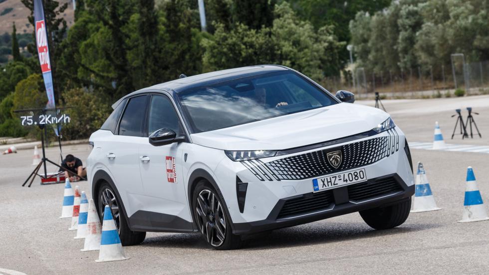 Πολύ άνετο στη διαδικασία του elk test ήταν το Peugeot 3008 έως τα 75 χλμ./ώρα που είναι τελικά και το όριό του. 