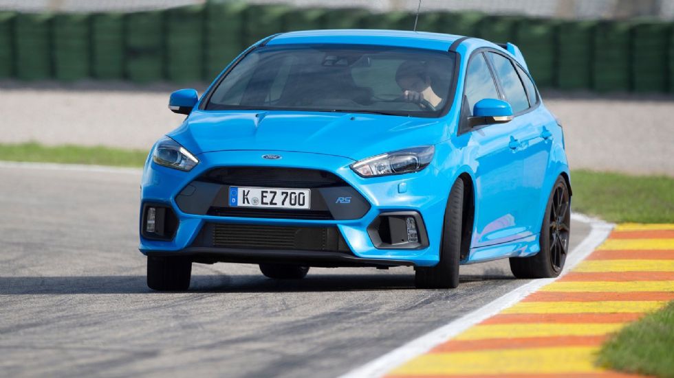 Στην πίστα ξεδιπλώνει τις αρετές του το Focus RS.