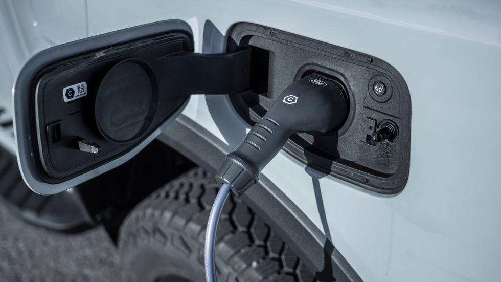 Ξεκίνησαν οι παραδόσεις του Plug-in υβριδικού Ford Ranger