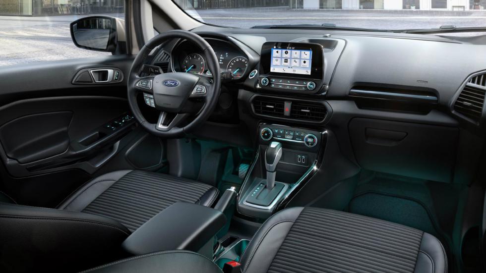 Ο εσωτερικός διάκοσμος θυμίζει εν πολλοίς τη νέα γενιά του Ford Fiesta.
