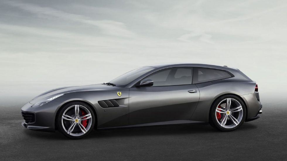 Στην Ferrari GTC4Lusso χαμήλωσε η γραμμή της οροφής, βελτιώνοντας σημαντικά σε σχέση με την FF, τον συντελεστή οπισθέλκουσας αεροδυναμικής.