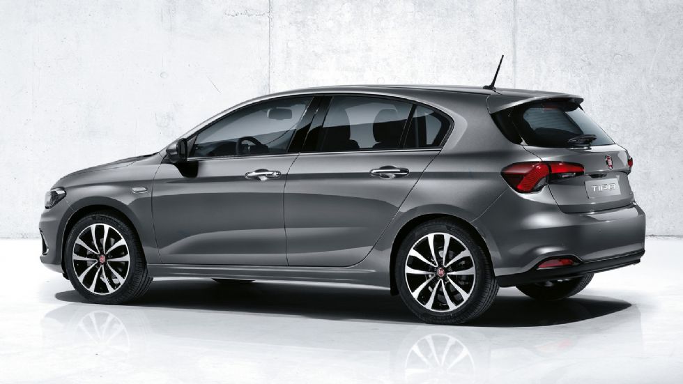 Το Fiat Tipo hatchback έχει μήκος 4,37 μ., πλάτος 1,79 μ. και ύψος 1,50 μ. Το πορτμπαγκάζ του έχει όγκο 440 λτ.