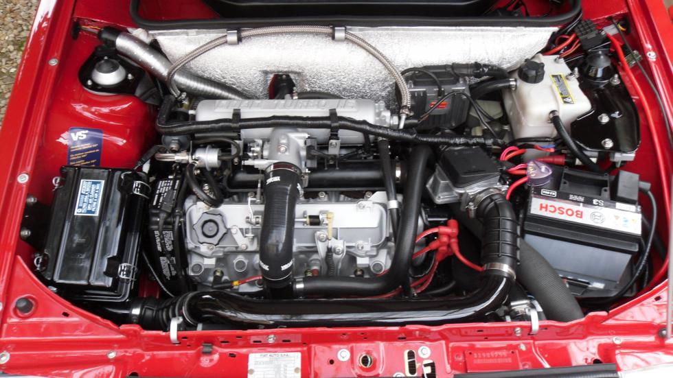 Ο 4κύλινδρος, 8βάλβιδος κινητήρας των 1.301 κυβικών, «φορούσε» turbo της IHI στα 0,6 bar πίεση και ήταν η χαρά την φθηνής & εύκολης βελτίωσης.