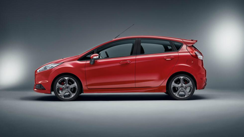 Το κόστος κτήσης του «καυτού» πεντάθυρου Fiesta ST, τοποθετείται περί τα 690 ευρώ υψηλότερα, από το κόστος της τρίθυρης έκδοσης.