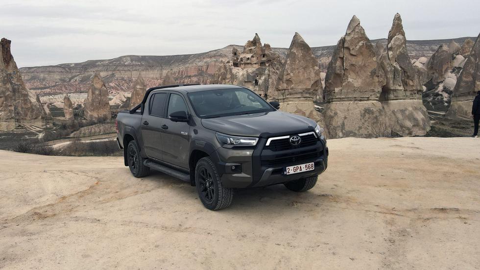 Οδηγούμε στην Καππαδοκία τα Toyota Hilux Hybrid 48V και GR Sport ΙΙ