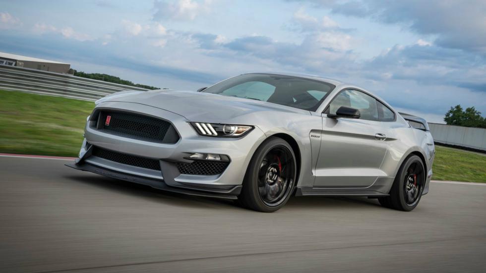 H Ford Mustang Shelby GT350R.