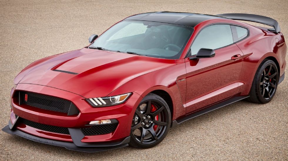 Η νέα Shelby GT350 προσφέρει την επιλογή ανάμεσα στα νέα εξοπλιστικά πακέτα Electronics Package και Convenience Package.