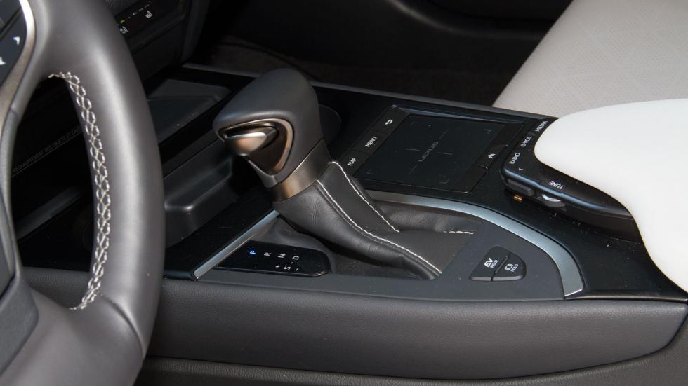 Mercedes GLA Vs Lexus UX