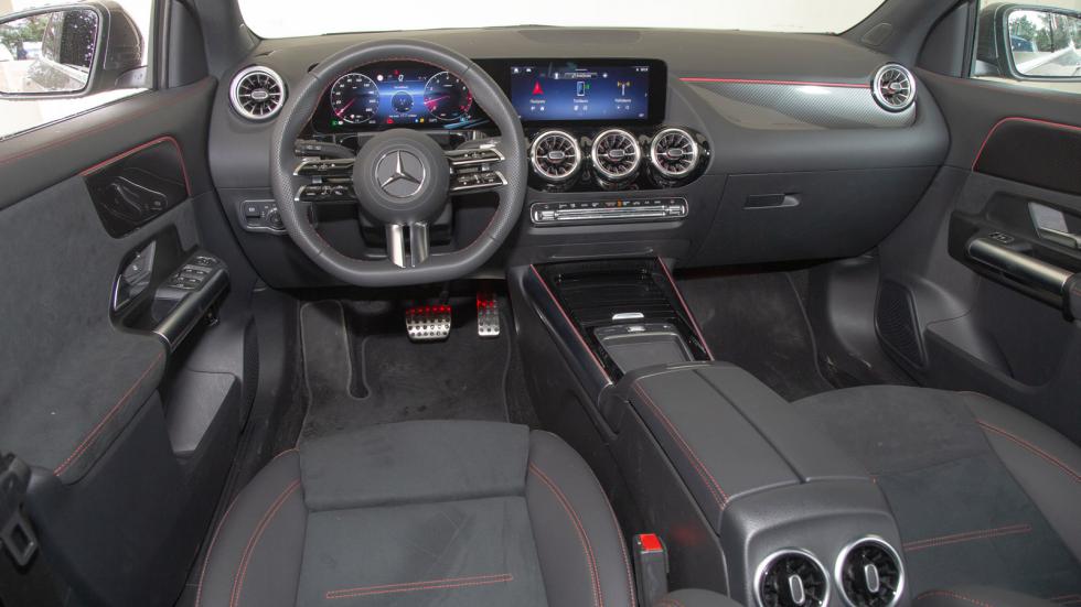 H GLA στις εκδόσεις Iconiq προσφέρει μια πιο προσιτή προσέγγιση στον premium εξοπλισμό του μοντέλου.