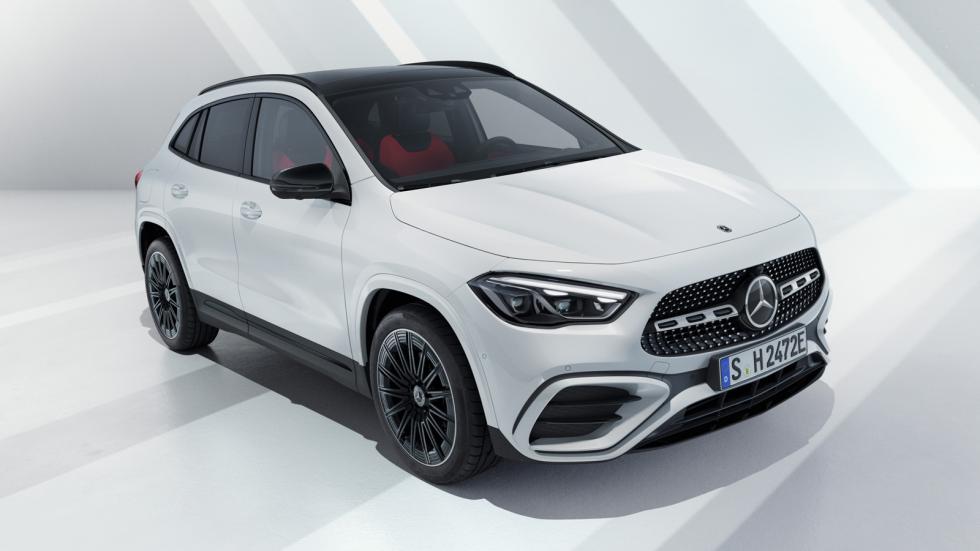 Κομψή και εκλεπτυσμένη είναι αισθητικά η Mercedes GLA συνεχίζοντας με τις απαλές  γραμμές και τον διαχρονικό σχεδιασμό της να στηρίζει τον premium χαρακτήρα της.