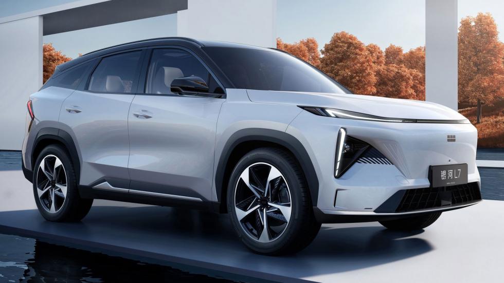 Geely: Ανεβάζει τον πήχη για το 2024 στα 1,9 εκατομμύρια αυτοκίνητα