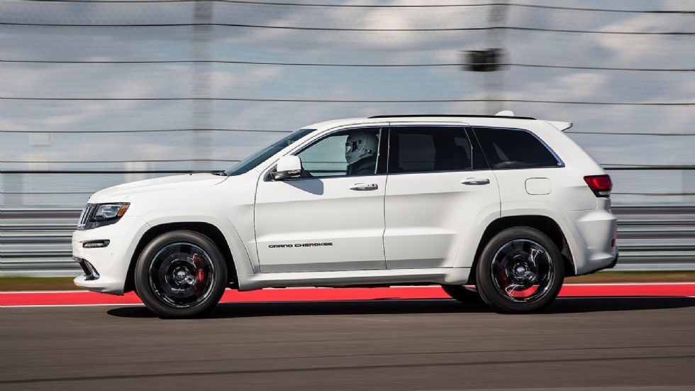 Αν το Grand Cherokee με το Hellcat σύνολο (στη φωτό το SRT) πλησιάσει τους 707 ίππους και πιάσει τα 3,6 δλ. στο 0-100, θα γίνει το ισχυρότερο και το ταχύτερο SUV της παγκόσμιας αυτοκινητοβιομηχανίας.