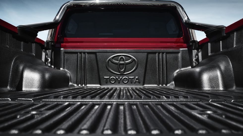 H νέα γενιά του Hilux προσφέρει τη δυνατότητα υποστήριξης φορτίων βάρους άνω του ενός τόνου σε όλες τις εκδόσεις του.