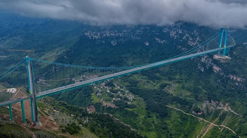 Η υψηλότερη γέφυρα του κόσμου είναι στην Κίνα & μείωσε διαδρομή από 2 Ώρες σε 2 Λεπτά!