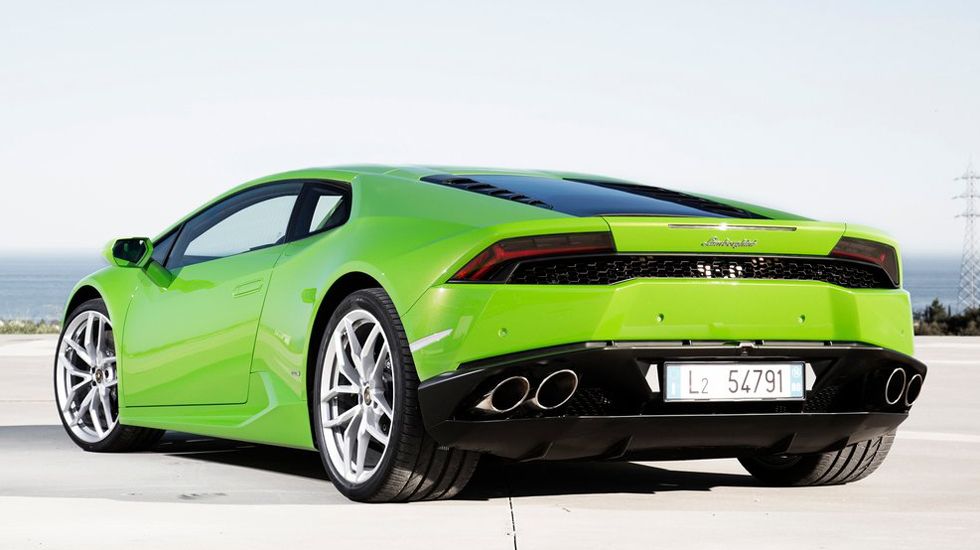 Oι 1.000 Huracan πουλήθηκαν στην Αμερική, ενώ ο υπόλοιπος πλανήτης μοιράστηκε τις 2.000 μονάδες του συγκεκριμένου υπεραυτοκινήτου. 