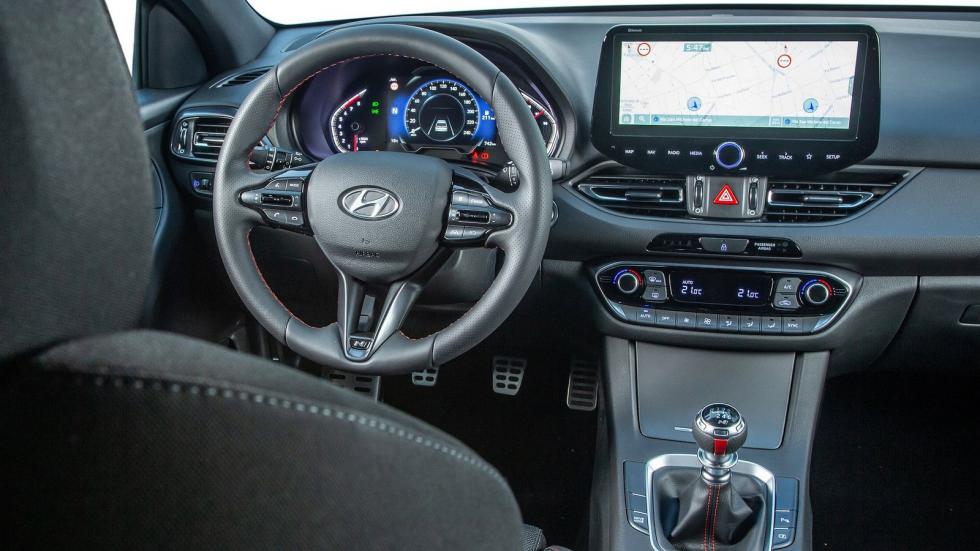 Hyundai i30: Αυτόματο με 120 PS ή χειροκίνητο με 160 στα ίδια λεφτά;