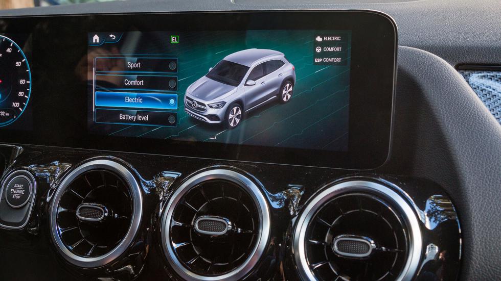 EQA Vs GLA 250e: Ηλεκτρική ή Plug-in Mercedes στα ίδια λεφτά;