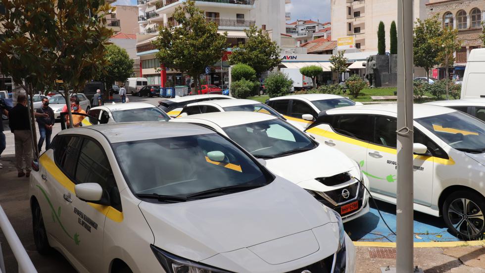 Η Περιφέρεια Πελοποννήσου «ηλεκτρίστηκε» με 10 Nissan LEAF