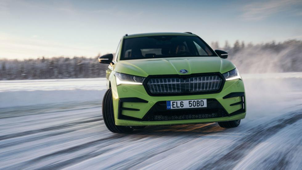 Skoda Enyaq: Ρεκόρ driftαρίσματος στον πάγο για 7,351 χλμ.