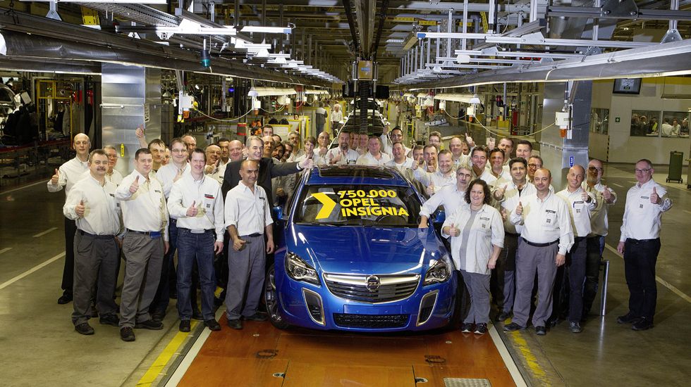Ένα Insignia OPC Sports Tourer πέρασε από το εργοστάσιο συναρμολόγησης του Russelsheim, σηματοδοτώντας την παραγωγή 750.000 οχημάτων της ναυαρχίδας της Opel.