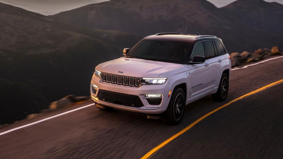 Νέο Jeep Grand Cherokee: Με 3 οθόνες & έως 357 άλογα